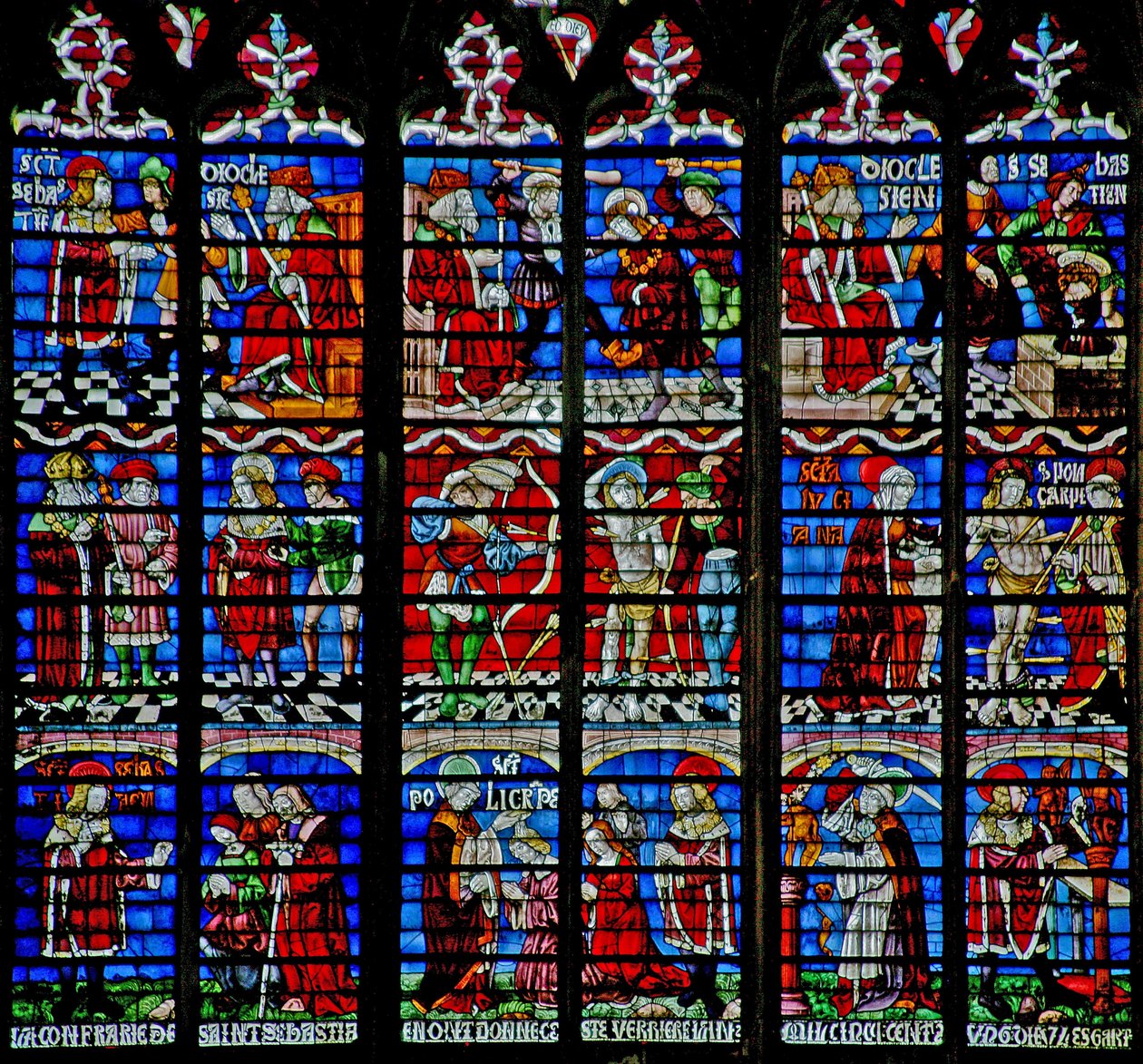 Vindu w233 som viser St Sebastian-vinduet av French School