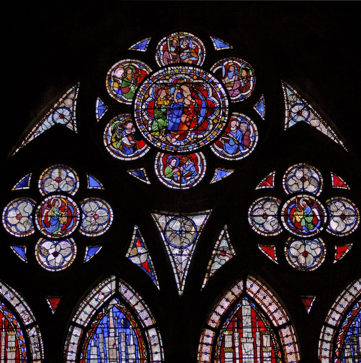 Vindu w9 som viser tracery-lysene med to engler og den tvilende St Thomas av French School