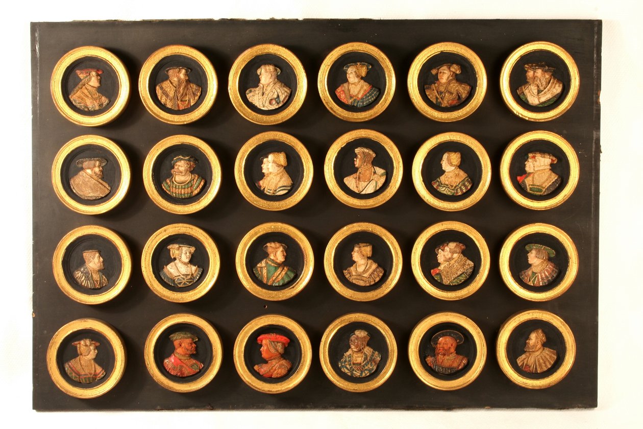 En samling av tjuefire tegnere som portrettmedaljonger (farget gesso duro påført treslipt) av Friedrich (after) Hagenauer