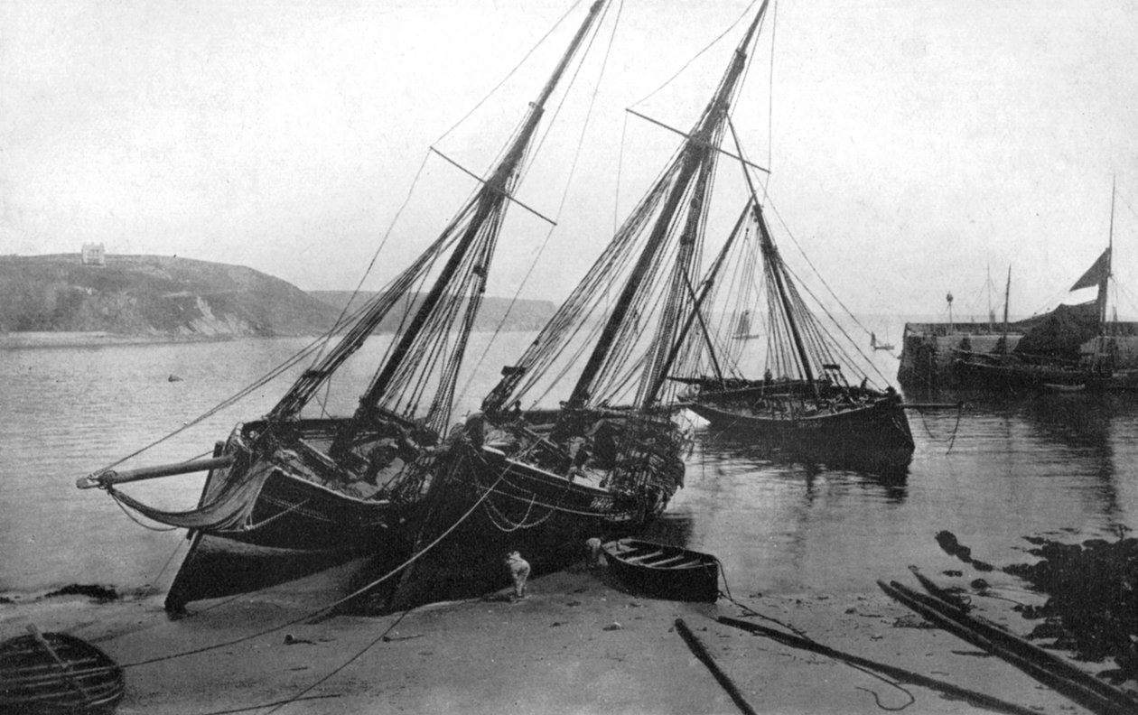 Båter i Tenby havn, Pembrokeshire, Wales, 1924-1926. av Frith and Co
