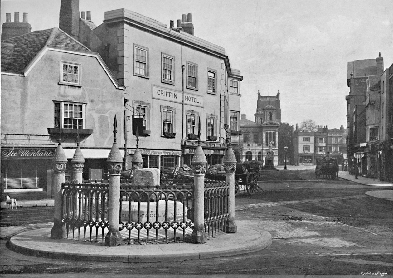 Kroningsstein og markedsplass, Kingston-on-Thames, c1896 av Frith and Co