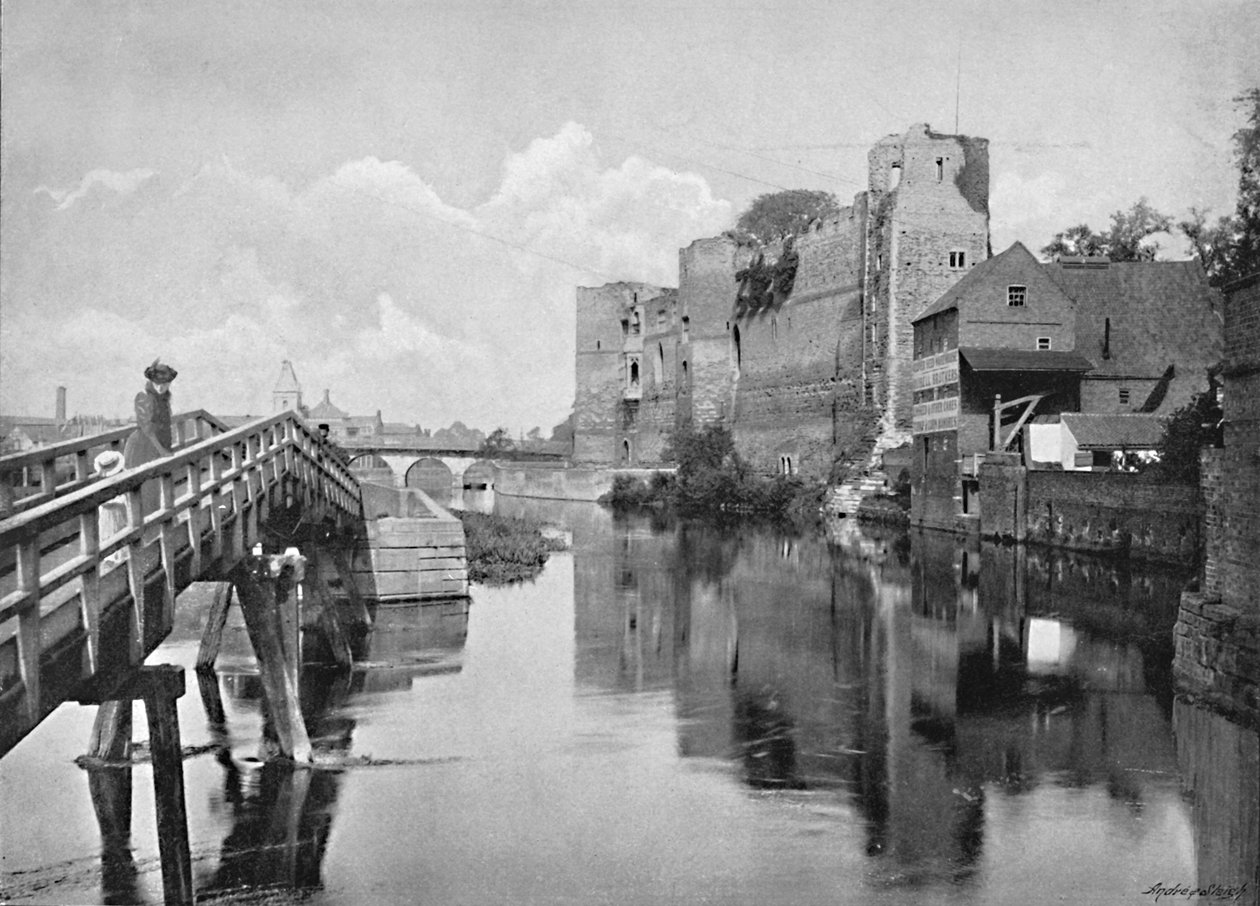 Newark Castle and Bridge, c1896 av Frith and Co