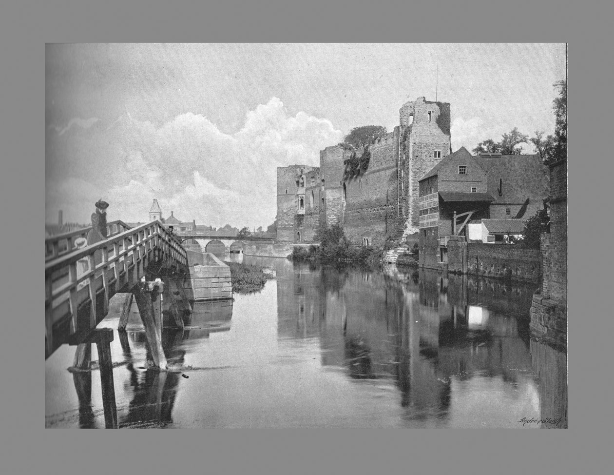 Newark Castle and Bridge, ca 1900 av Frith and Co