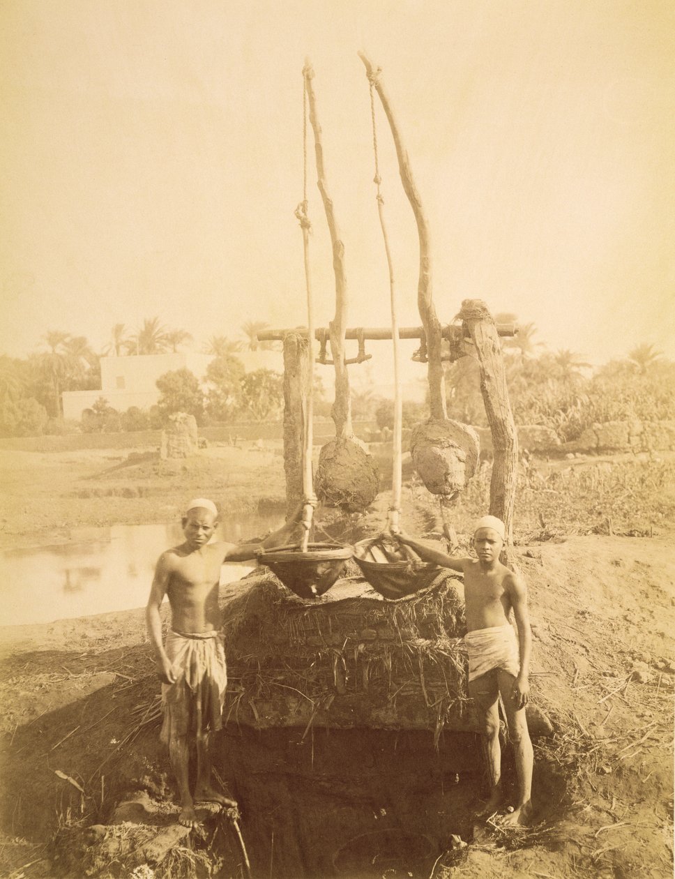 En egyptisk vanningsmaskin på bredden av Nilen (sepia-bilde) av G. Lekegian