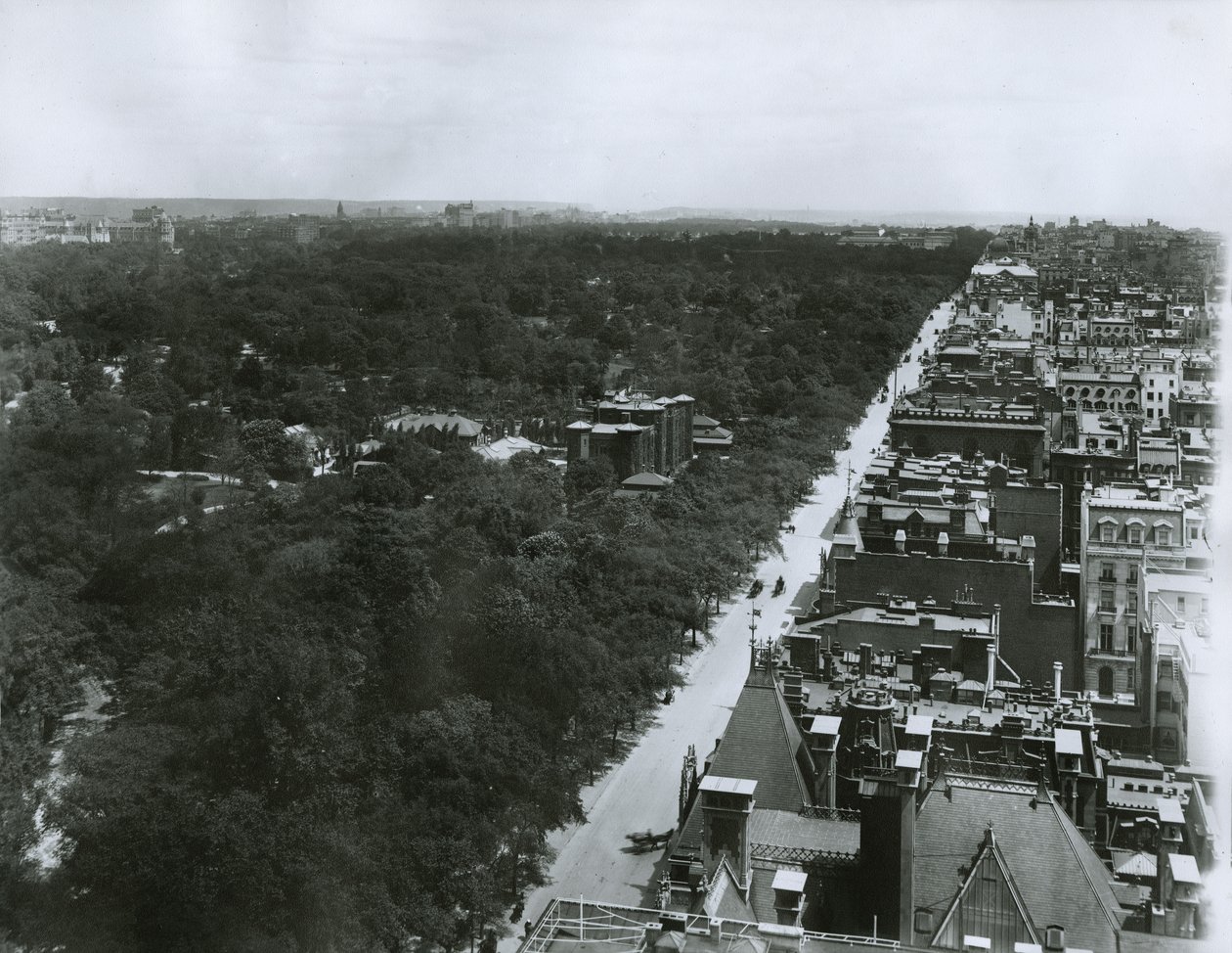 Fifth Avenue, ser nordover fra taket til Metropolitan Club i 61st Street, New York City, ca. 1904 av G.P. Hall und Sohn