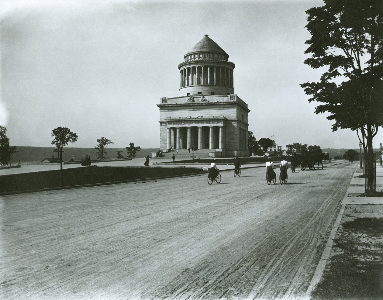 Grants grav, Riverside Drive, New York City av G.P. Hall und Sohn