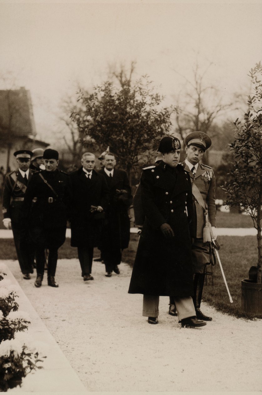Album "MVSN- Blackshirts": Galeazzo Ciano i uniformen til General of the Militia i Budapest (s/hv-bilde) av G.Y. Schaffer