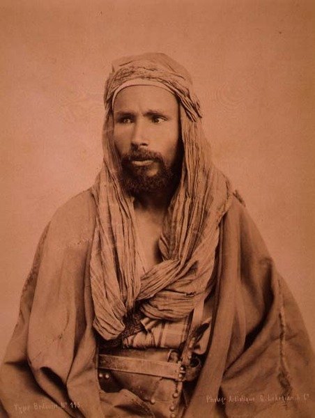 Portrett av en egyptisk beduin (sepia-bilde) av G. Lekegian