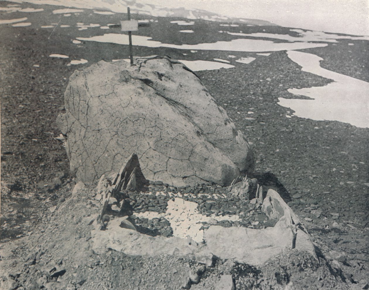 Hansens grav på Kapp men, ೧೯೧೧, ೧೯೧೩ av G. Murray Levick