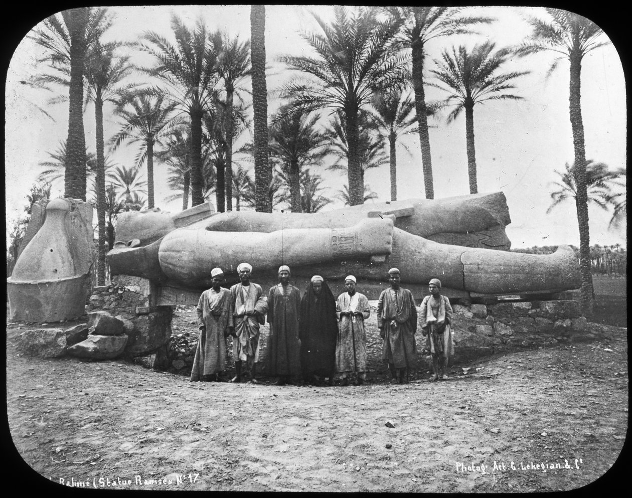 Falt kolossal statue av Ramses den store, Memphis, Egypt, c1890 av Gabriel Lekegian