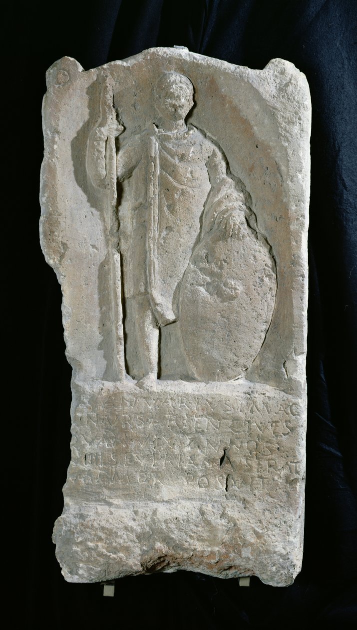 Begravelsesstela av en soldat, fra Longueau (kalkstein) av Gallo Roman