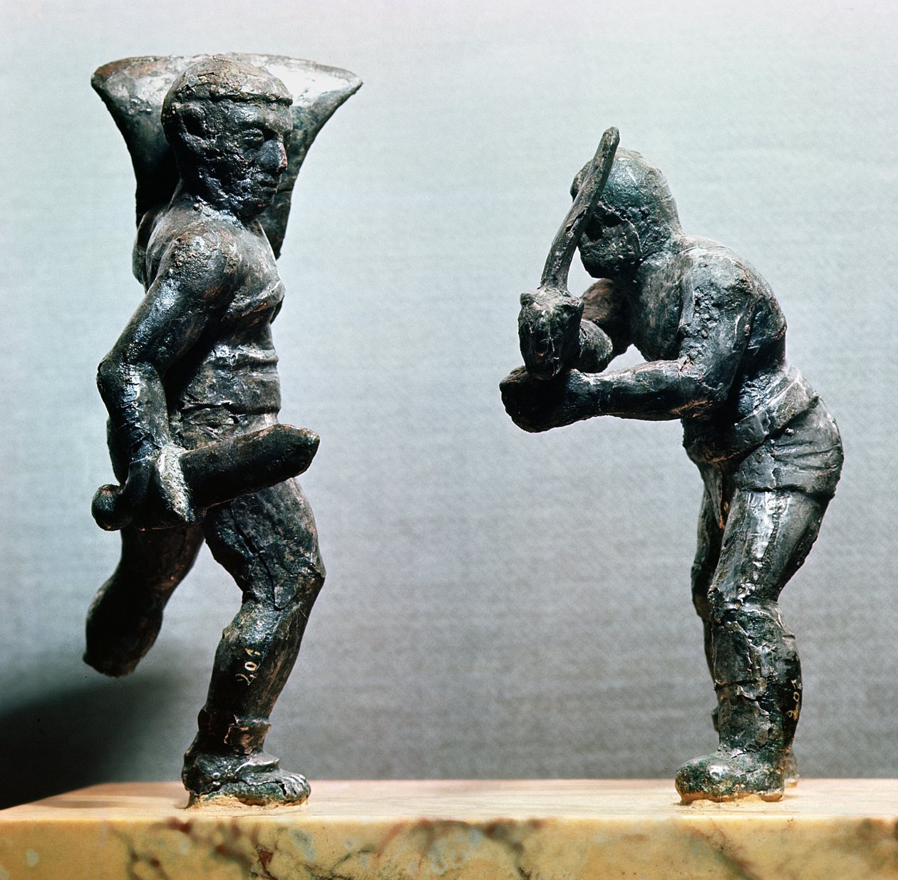 To gladiatorer i kamp (bronse) av Gallo Roman