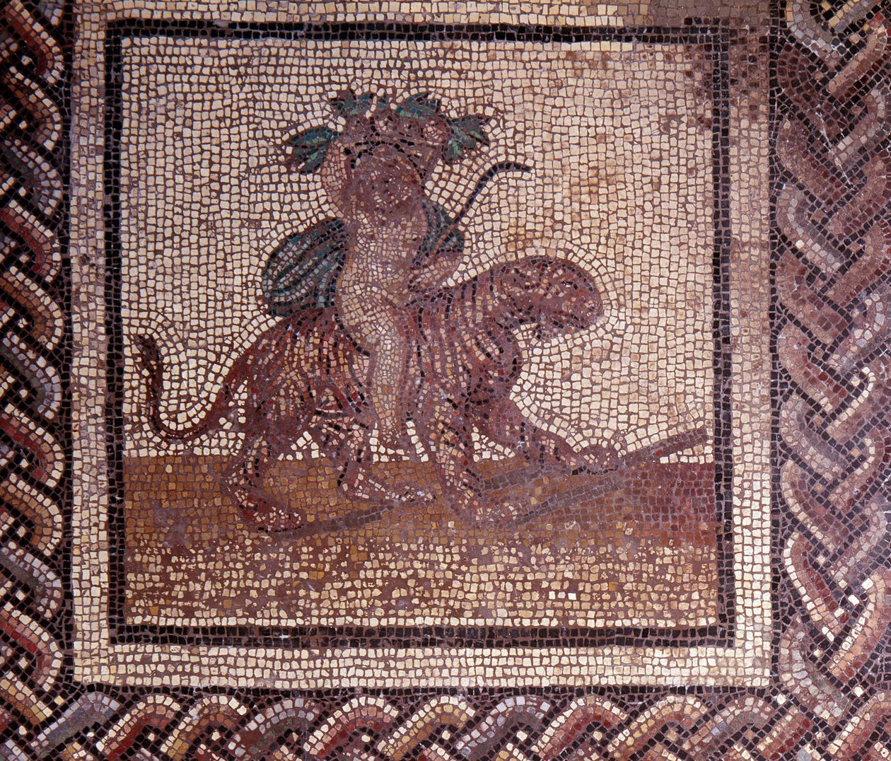 Gallo Roman Art: mosaikkbelegg som representerer en rustikk kalender. Allegori om høsten sittende på en tiger. Slutt 2., begynnelsen av 3. århundre etter JC. Fra Saint-Romain-en-Gal (Rhône). Saint Germain en Laye, Nasjonalmuseet for arkeologi av Gallo Roman