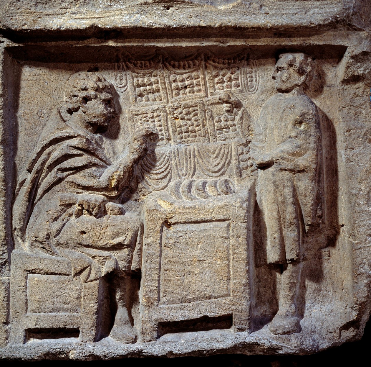 Art Gallo Romain: et bakeri. En klient kjøper brød fra en baker. Metz, Musee des Beaux Arts. av Gallo Roman Gallo Roman