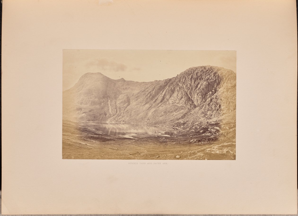 Stickle Tarn og Pavey Ark av Garnett and Sproat
