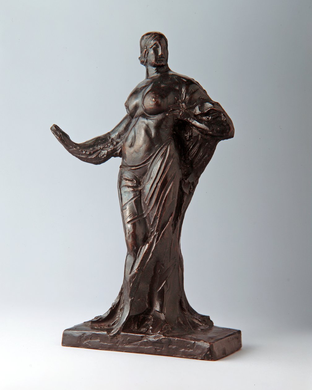 Stående kvinne med utstrakt høyre arm, 1917-18 (støpt ca. 1918-25) (bronse) av Gaston Lachaise