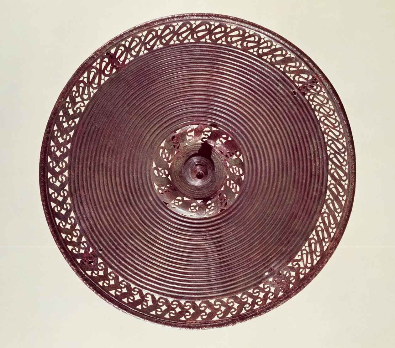 Vognhjuldekor med gjennombruddskant, fra Saint-Jean-sur-Tourbe, Marne (bronse) av Gaulish