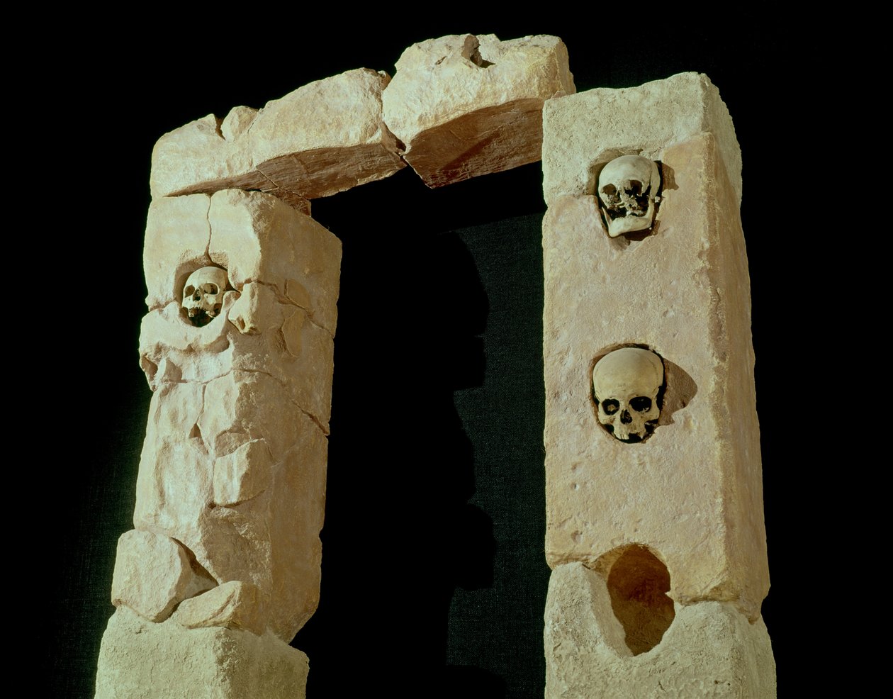 Døråpning med hodeskaller, fra Sanctuary of Roquepertuse, Gaule, La Tene II-sivilisasjonen (3.–2. århundre f.Kr.) av Gaulish