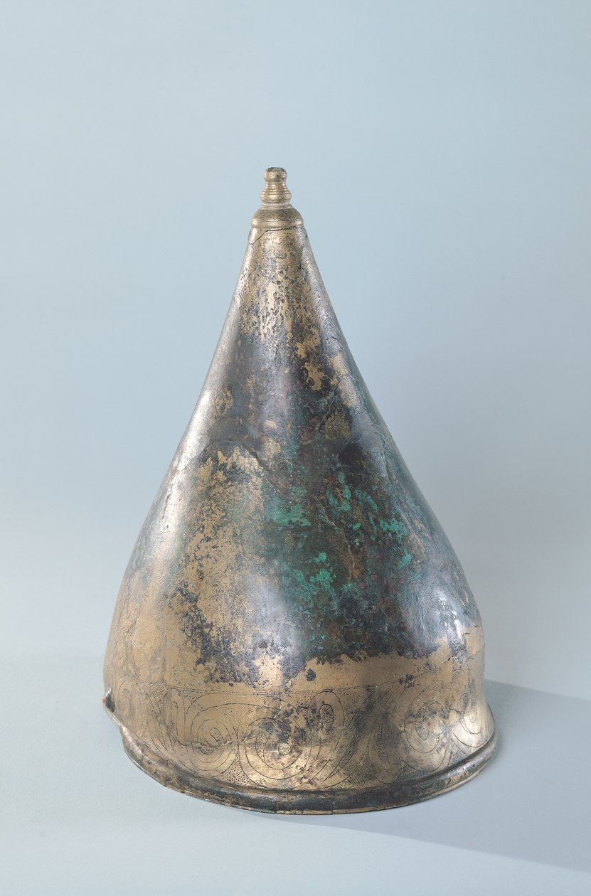 Hjelm med innskåret dekor, fra en grav i Berru, Marne (bronse) (se også 128317) av Gaulish