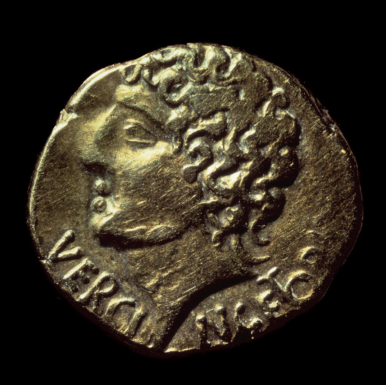 Den galliske gullstateren (Arvernes) har bildet av Vercingetorix (72-46 f.Kr.) utstedt i 52 f.Kr. Paris, BN av Gaulish Gaulish