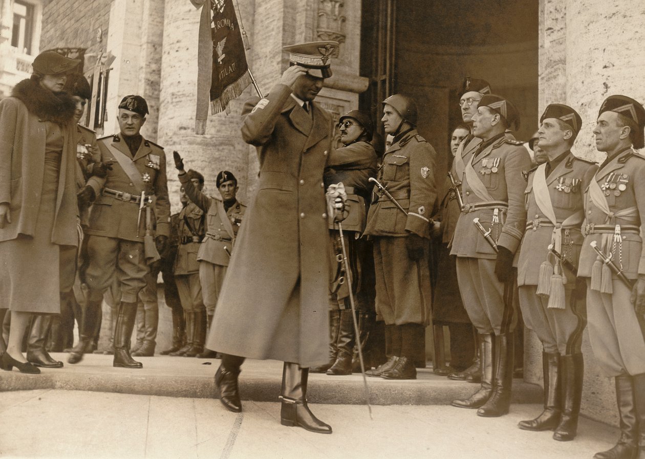 MVSN Album - Blackshirts: Princes of Piemonte besøker Mother House of the Mutilated i Roma, 021938 av Genovesi Genovesi