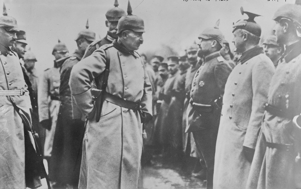 Kaiser Wilhelm med sine tropper, 1914-18 av George Grantham Bain