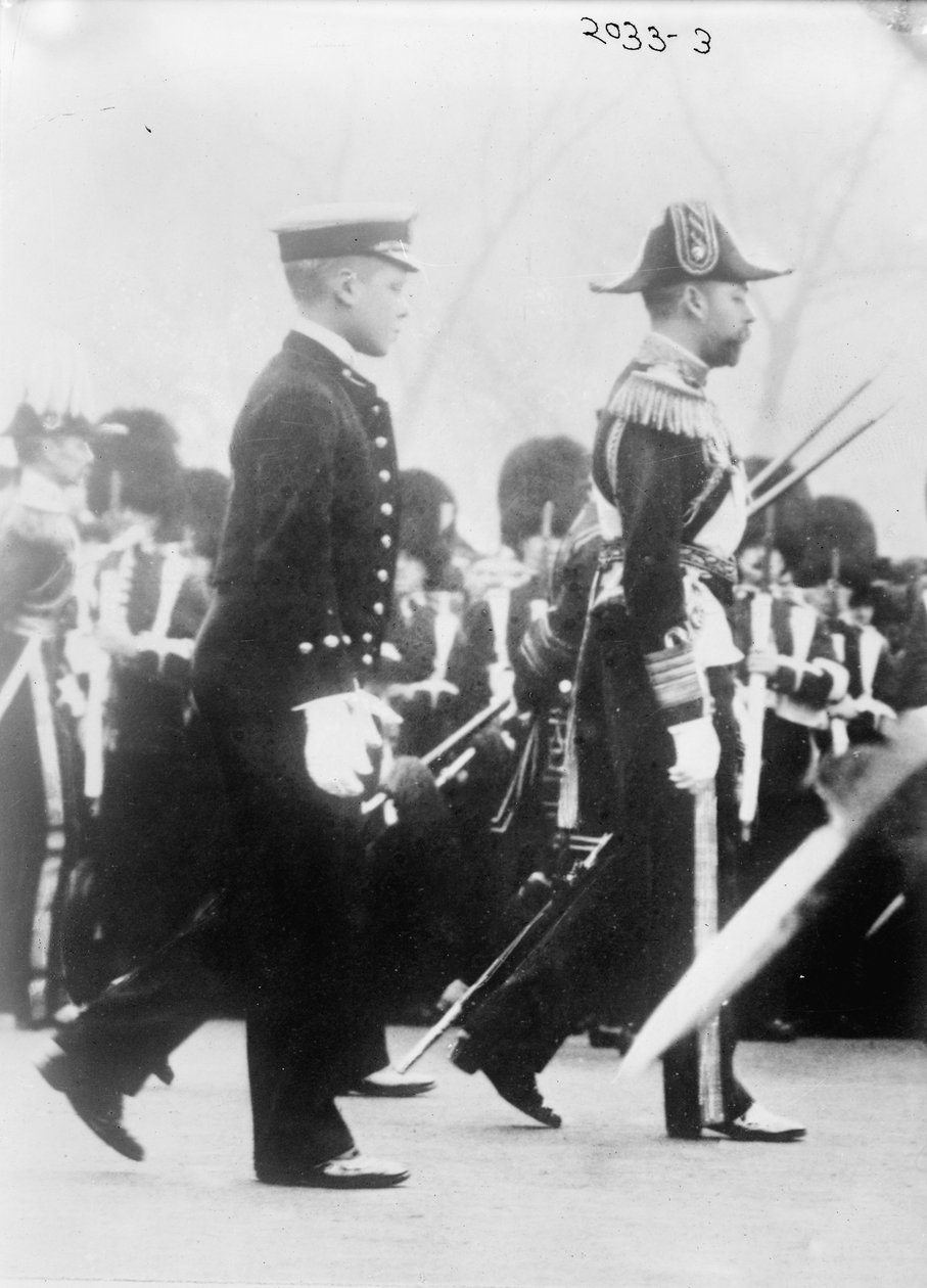 Kong George V med hertugen av Cornwall i begravelsesprosesjonen til kong Edward VII, 1910 av George Grantham Bain
