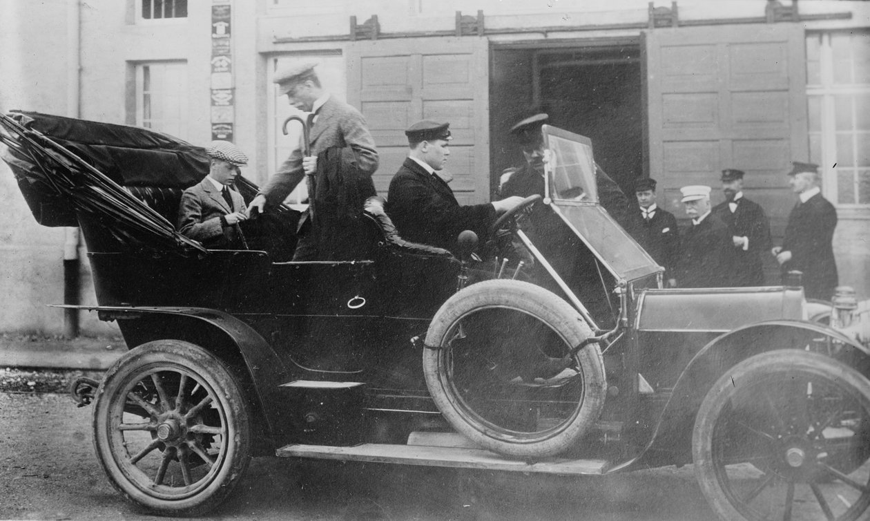 Prinsen av Wales ved Zeppelin-arbeidet i Friedrichshafen, 1913 av George Grantham Bain