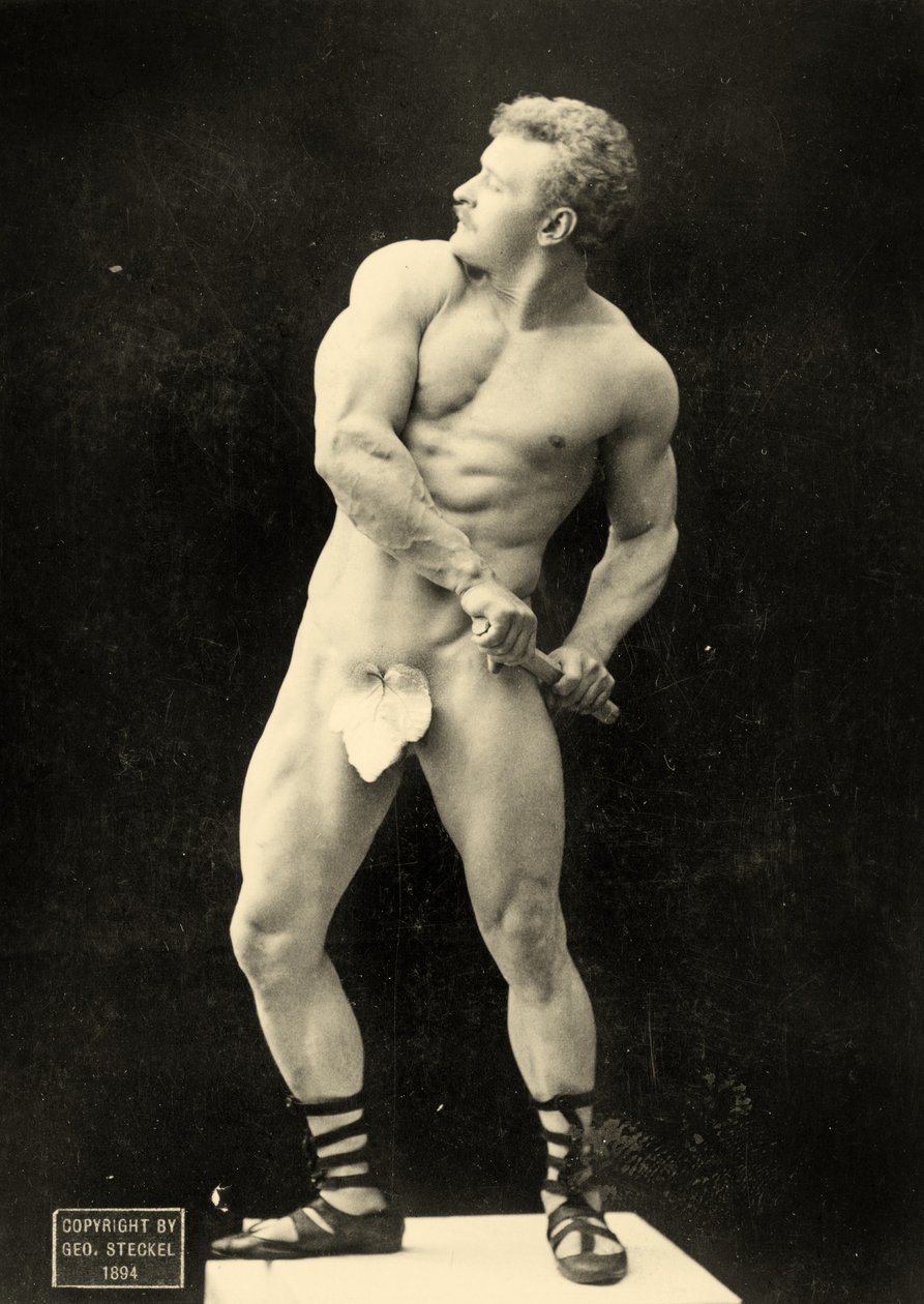 Eugen Sandow trekker sverdet sitt, i klassisk gammel gresk-romersk positur, ca. 1894 av George Steckel