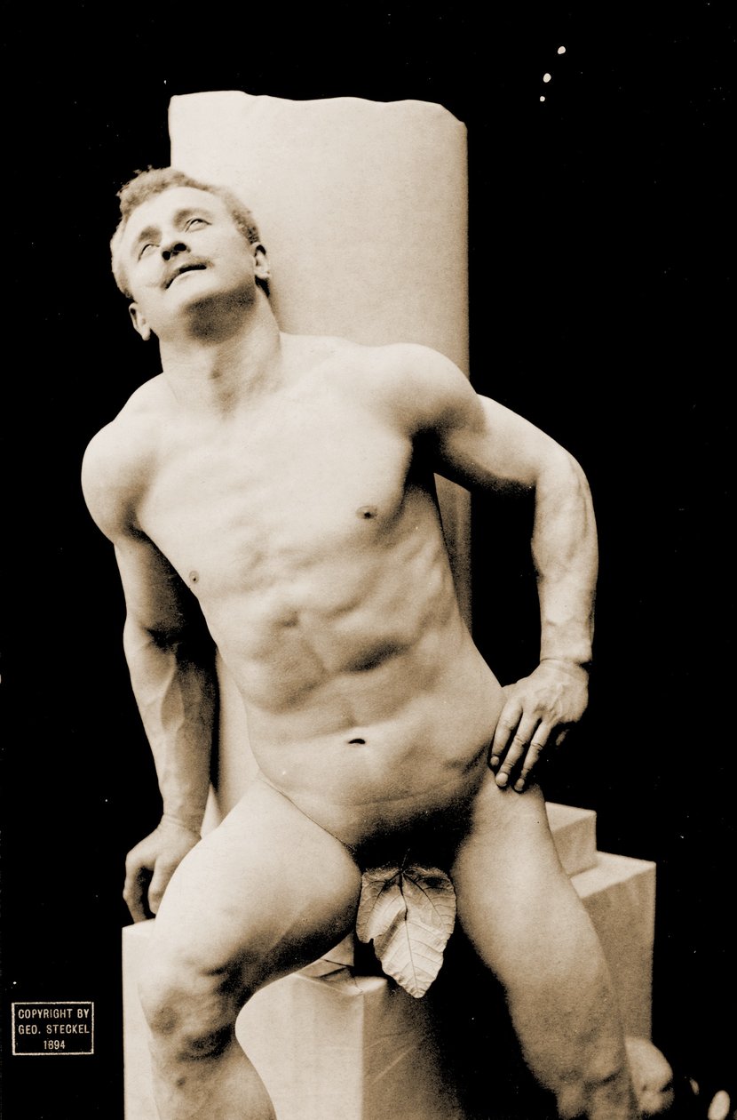 Eugen Sandow, i klassisk gammel gresk-romersk positur, ca. 1894 av George Steckel