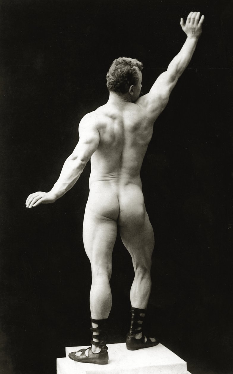 Eugen Sandow, i klassisk gammel gresk-romersk positur, ca. 1894 av George Steckel