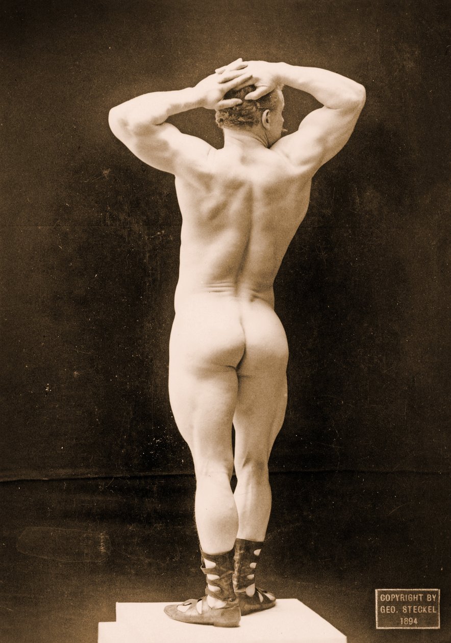 Eugen Sandow, i klassisk gammel gresk-romersk positur, ca. 1894 av George Steckel