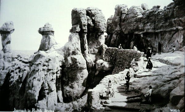 Tilnærmingen til Pueblo Acoma, New Mexico av George Benjamin (Ben) Wittick