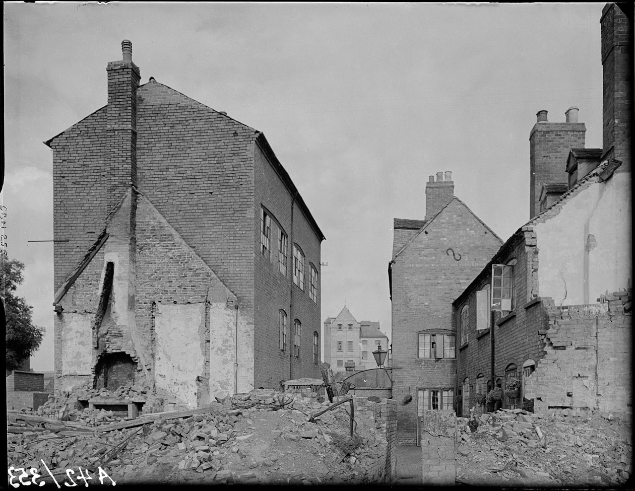 Court 16, Little Park Street, Coventry, 1941. av George Bernard Mason