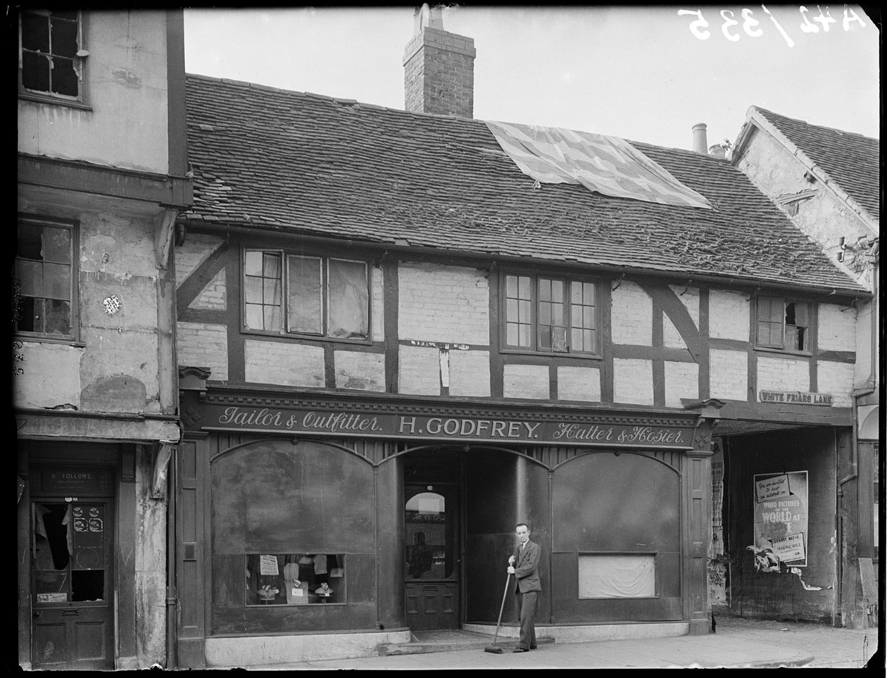 Gosford Street, Coventry, 1941. av George Bernard Mason