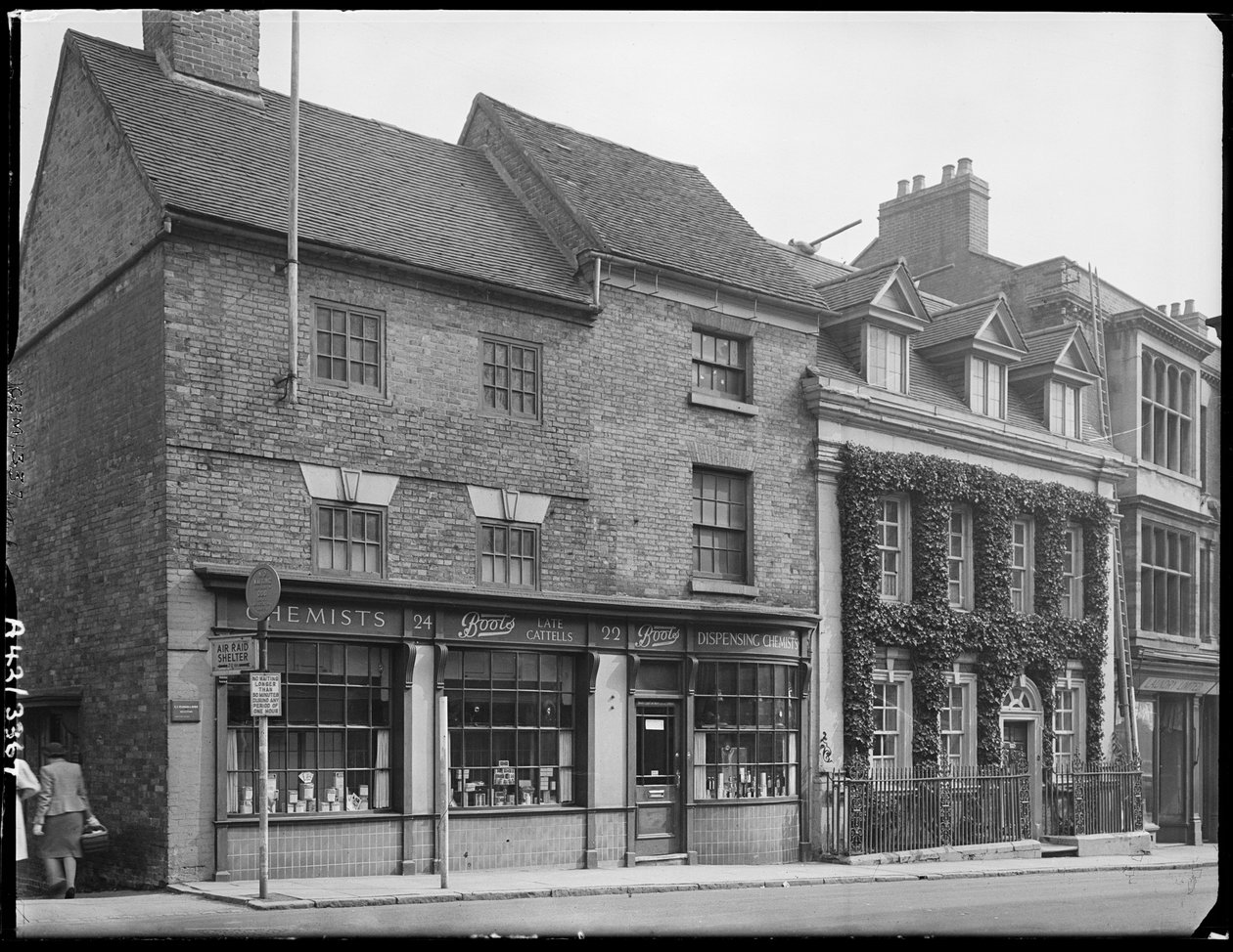 High Street, Sutton Coldfield, Birmingham, våren 1942. av George Bernard Mason