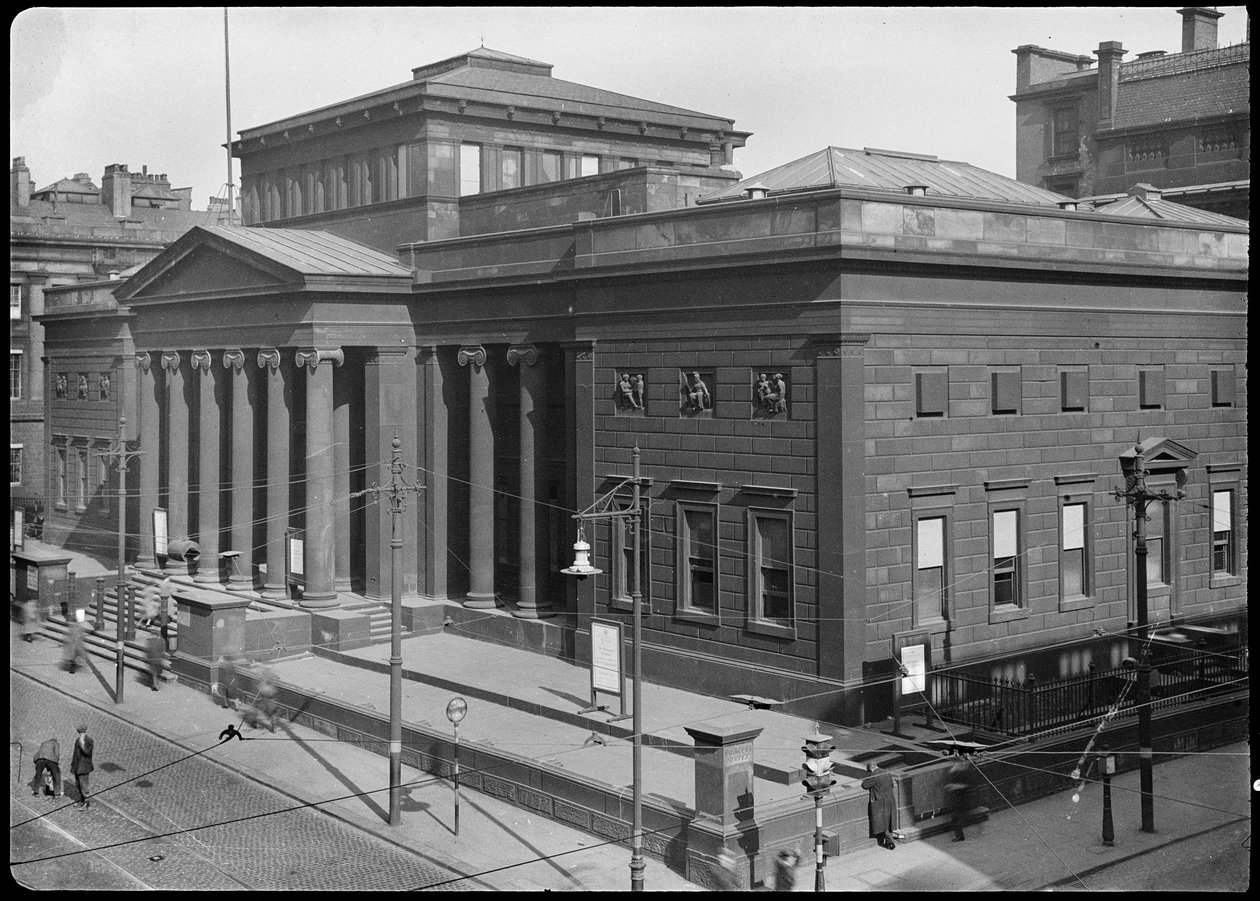 City Art Gallery, Mosley Street, Manchester, 1942. av George Bernard Wood