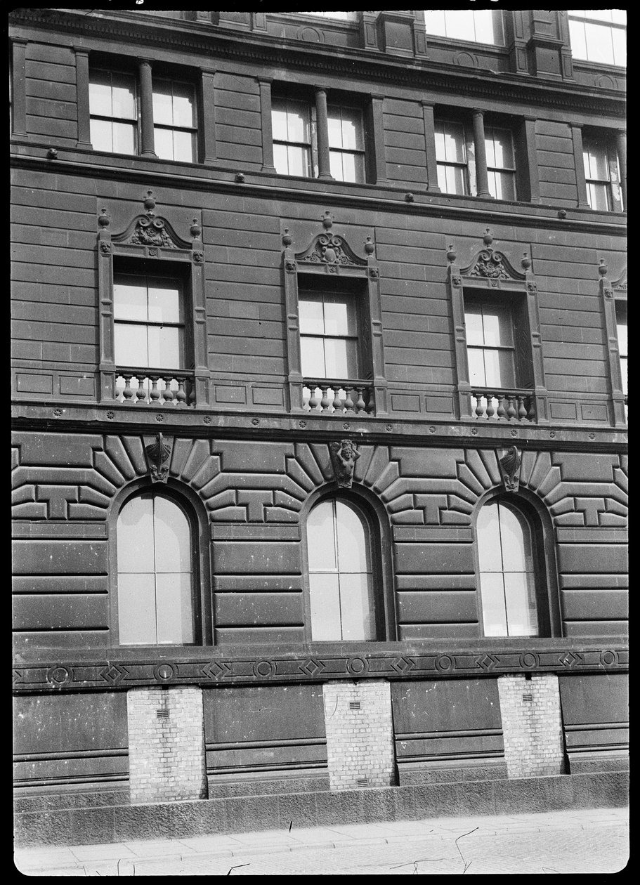 Watts Warehouse, 47 Portland Street, Manchester, 1942. av George Bernard Wood