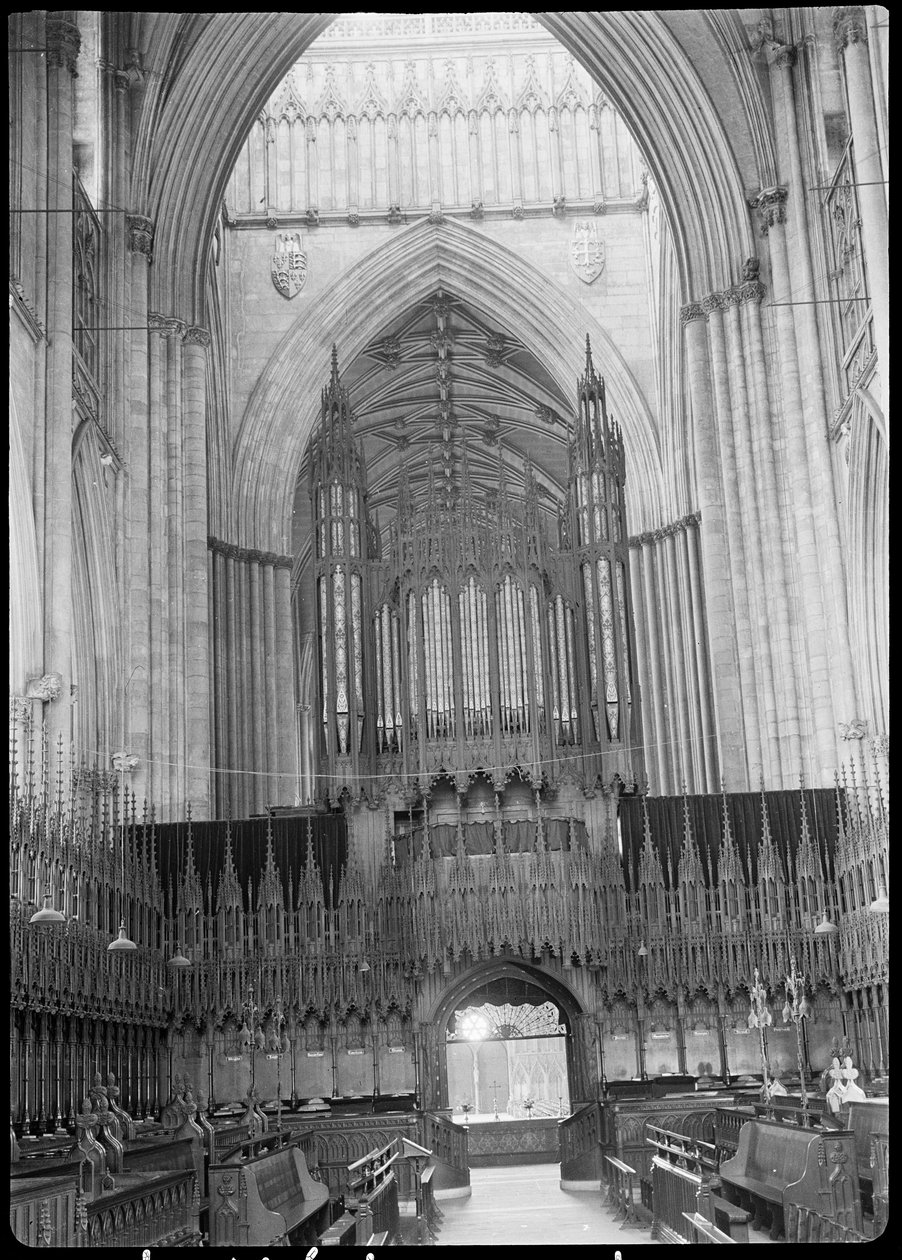 York Minster, Minster Yard, York, 1942. av George Bernard Wood