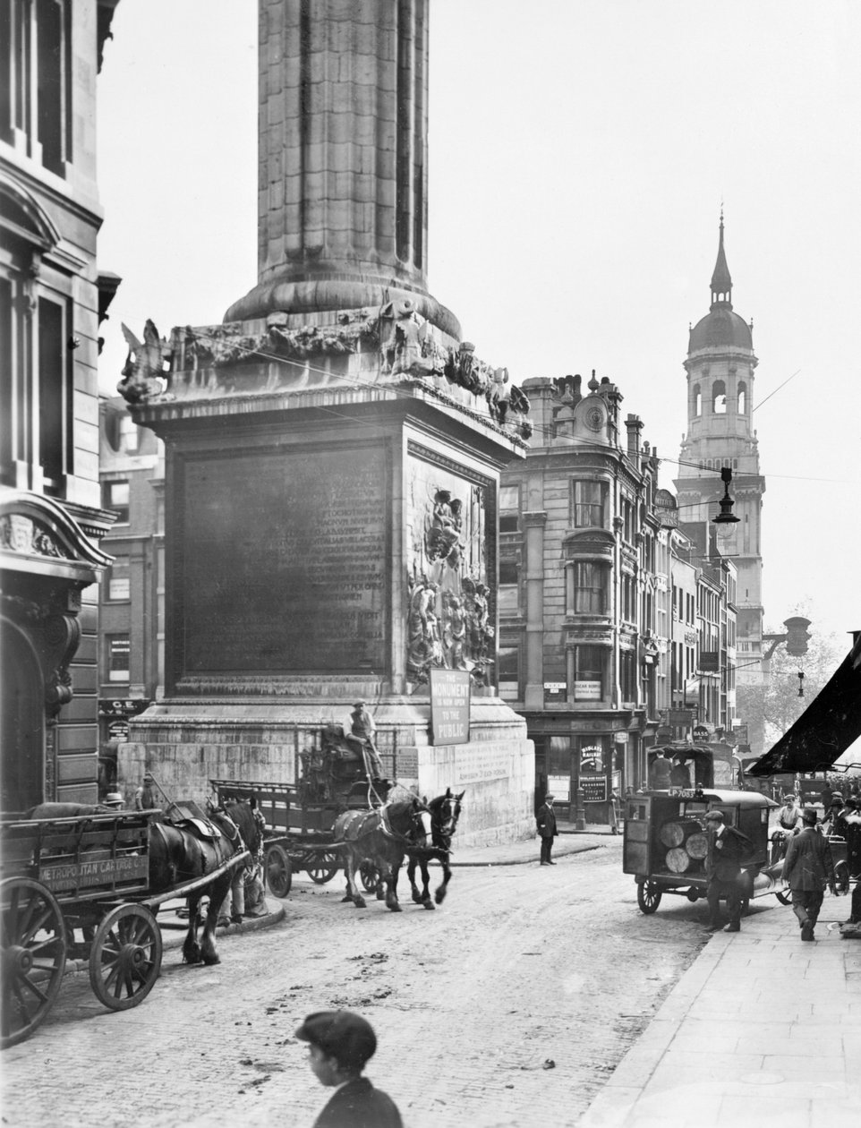 Monument og St Magnus the Martyr, Lower Thames St, City of London, før 1933 av George Davison Reid