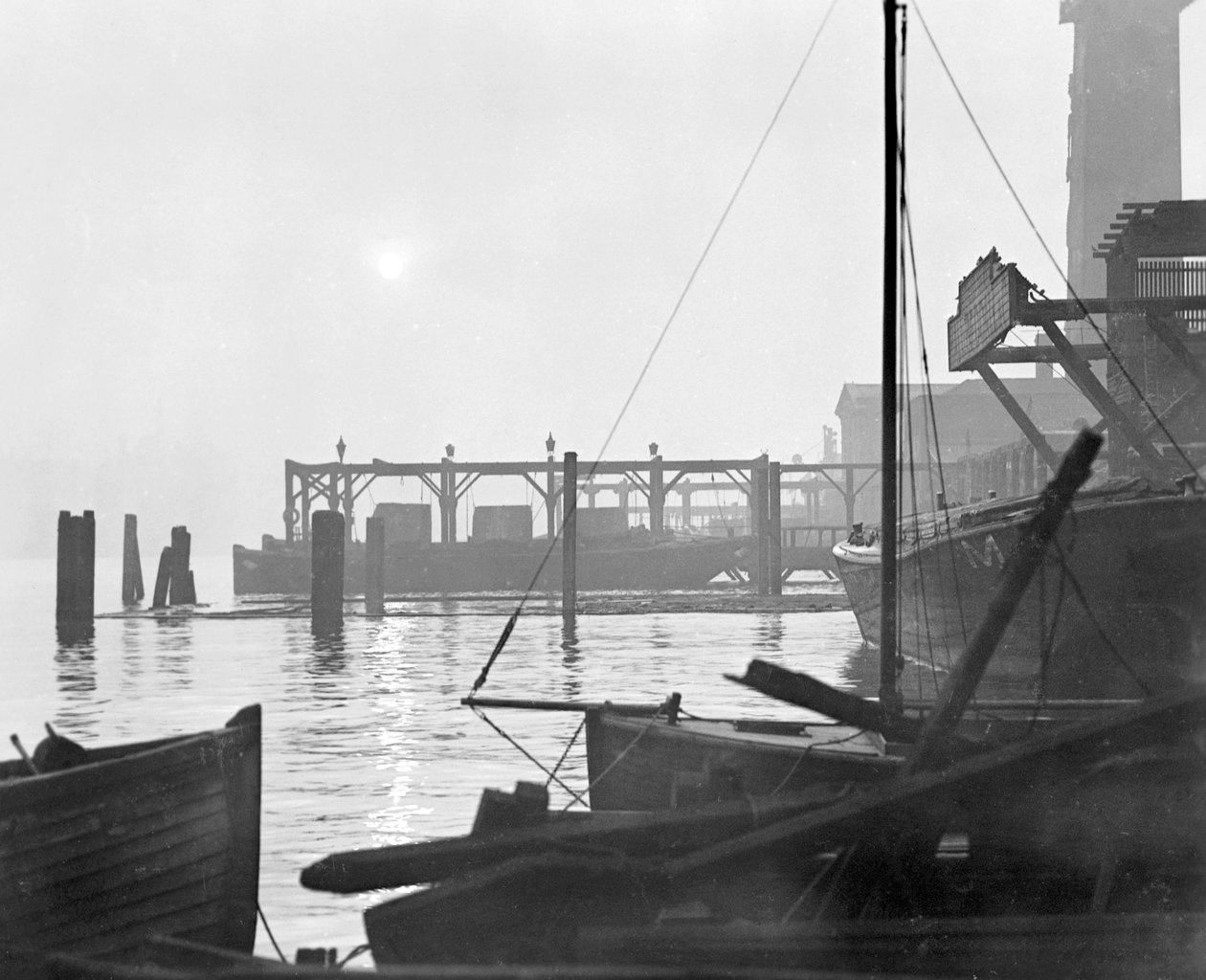 Soloppgang over vannkanten i Lambeth med utsikt mot øst, London, tidlig på 1930-tallet av George Davison Reid