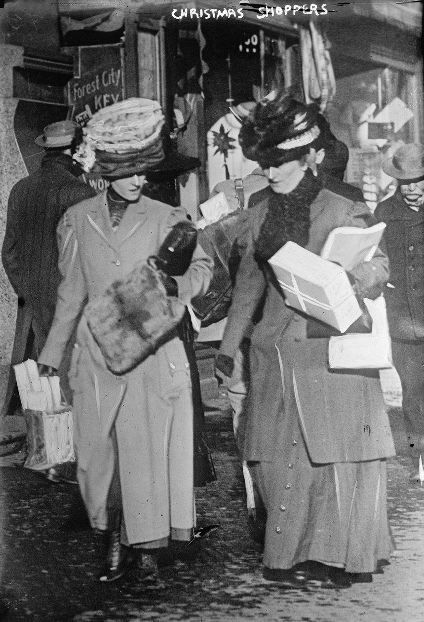 Julekjøpere, ca. 1910 (s/hvitt-bilde) av George Grantham   Bain News Service Bain