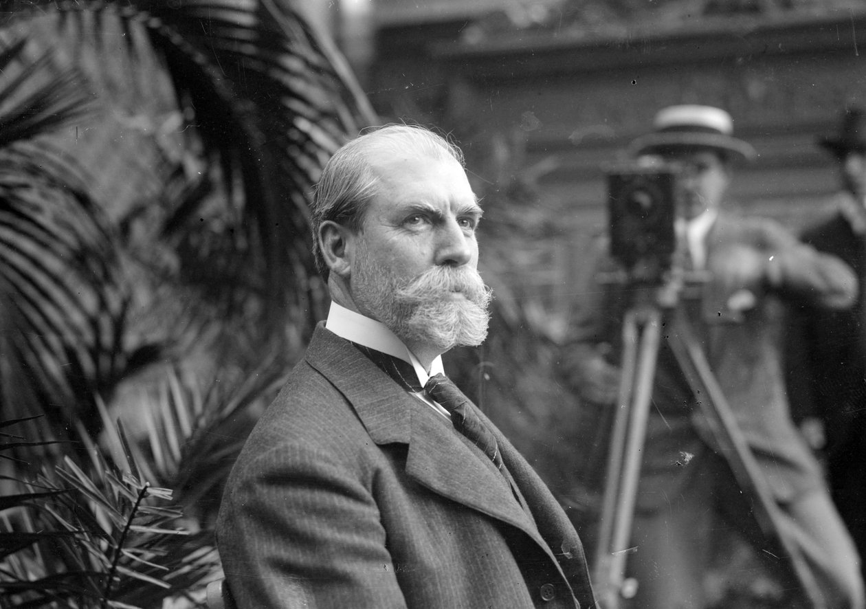 Charles E. Hughes på kamera, ca. 1915-20 av George Grantham Bain