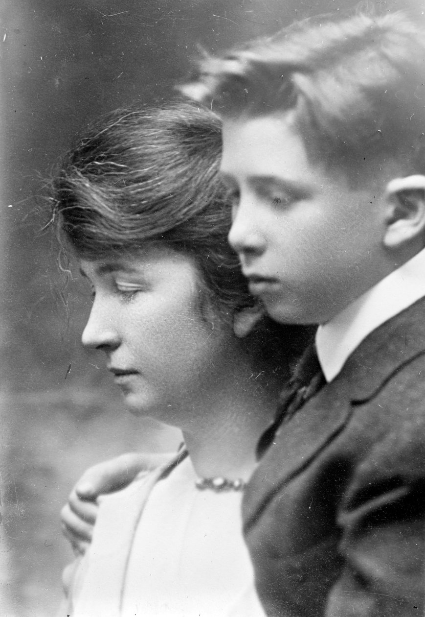 Margaret og hennes sønn Stuart, ca. 1919 av George Grantham Bain