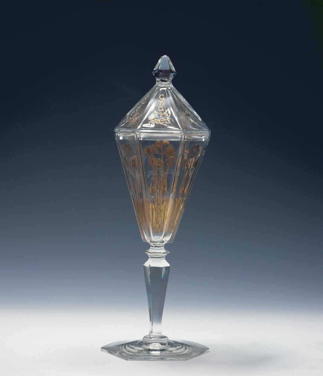 Glasskopp og deksel, 1898 av George Heywood Maunoir Sumner