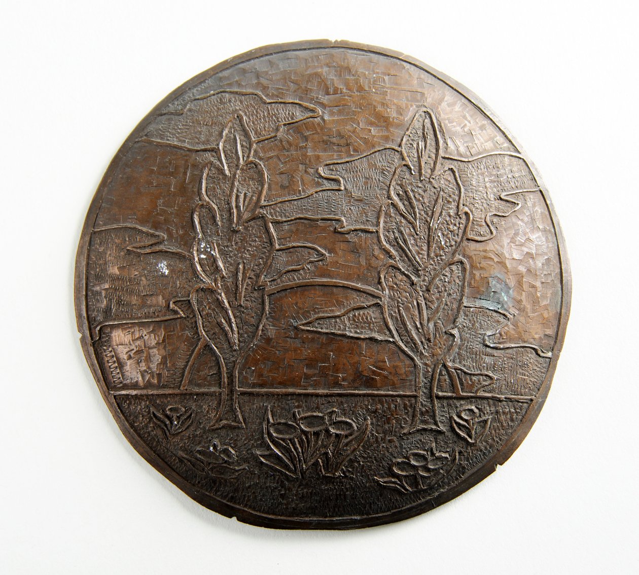 Konveks plakett med trær, skyer og blomster (metall) av George James Frampton