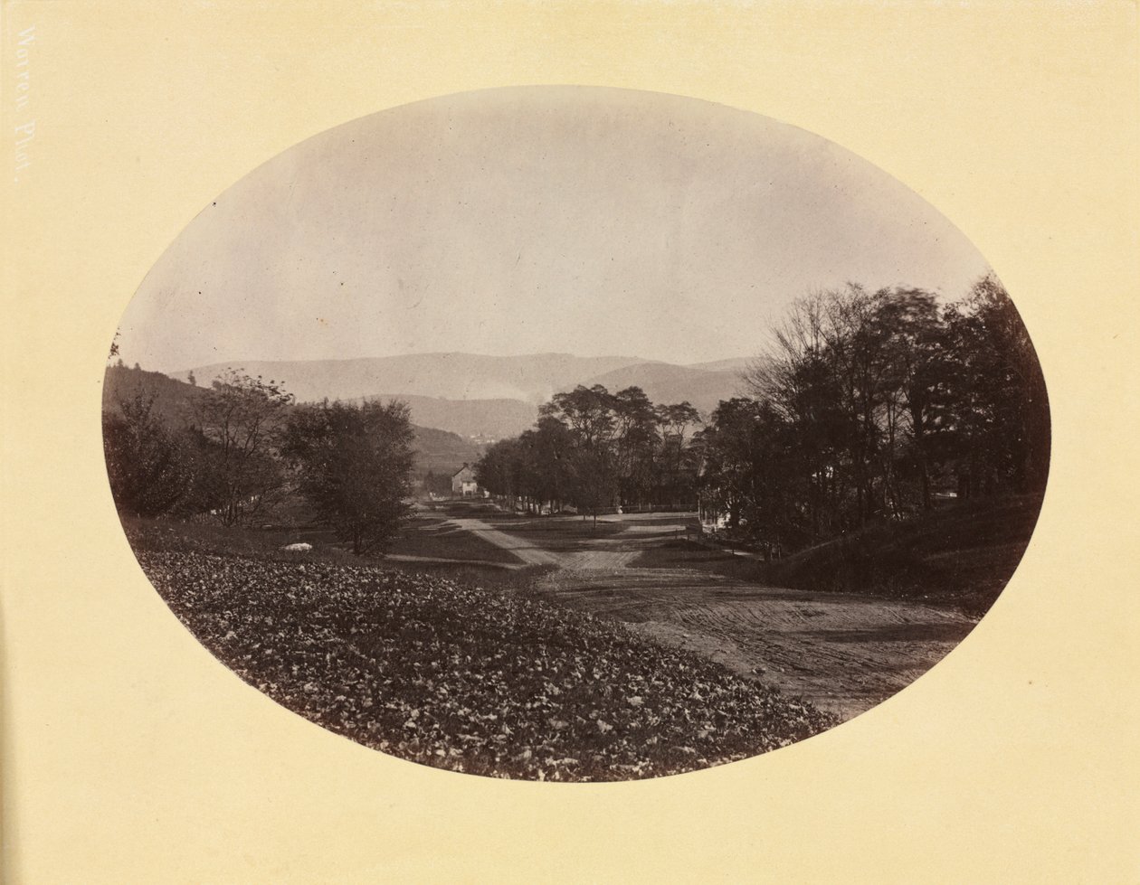 En vei i Williamstown, ca. 1870. av George Kendall Warren