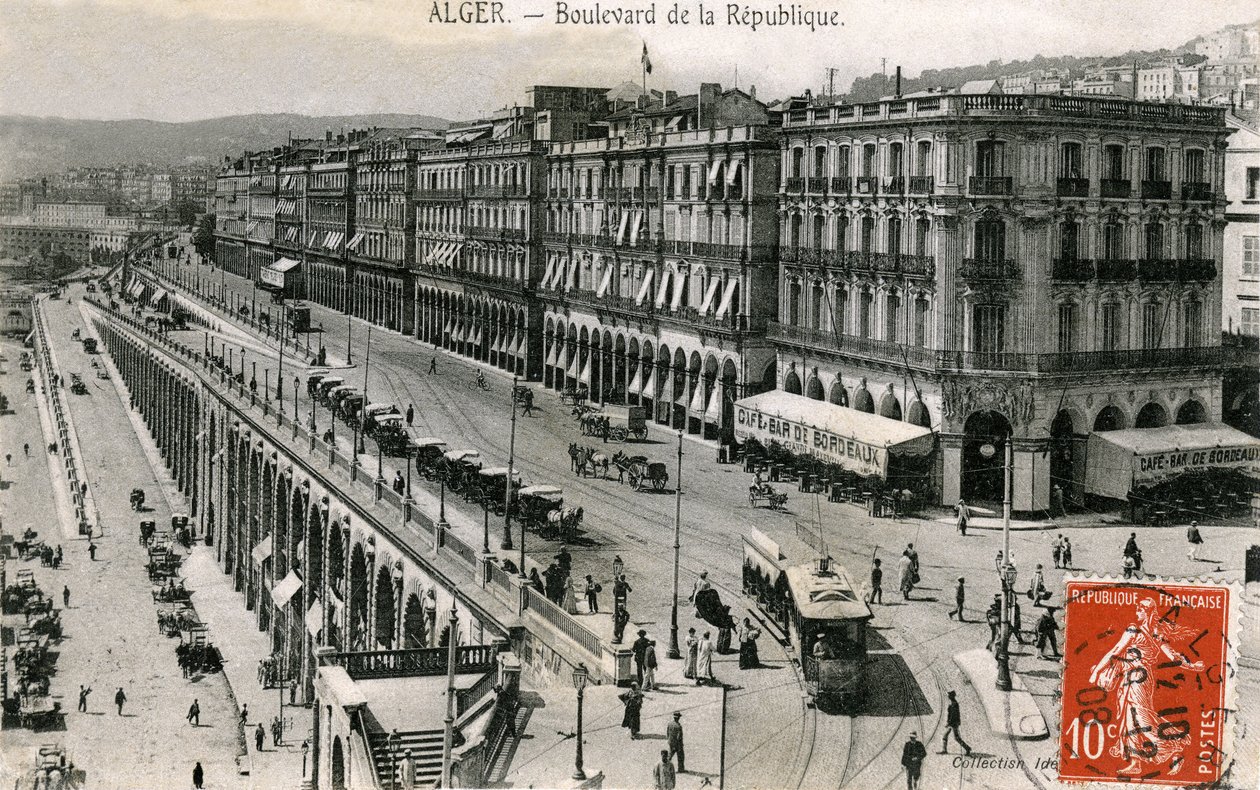 Postkort som viser Boulevard de la Republique, Alger, Algerie av Bartolome Esteban and studio Murillo
