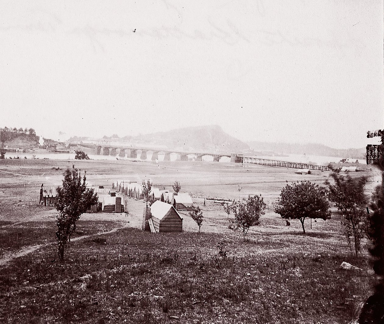 Bridge Builders Camp overfor Chattanooga, ca. 1864. av George N. Barnard