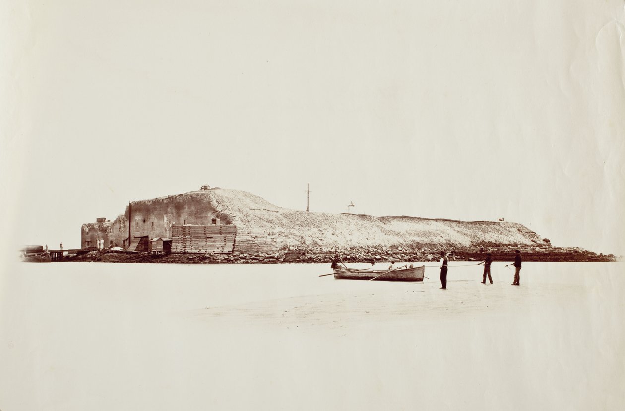 Fort Sumter, eksteriør, 3 1/2 miles fra Charleston av George N. Barnard